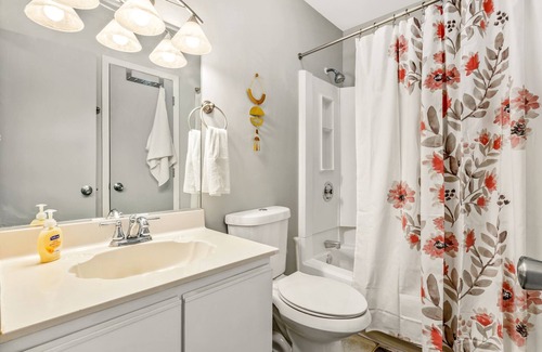Chapel Hill Condo | Heart of Chapel Hill - Lovely Spacious 2BD2BTH