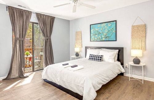 Chapel Hill Condo | Heart of Chapel Hill - Lovely Spacious 2BD2BTH