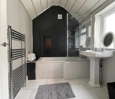 Darlington Apartment | Heart of Darlington Town house