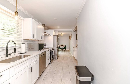 Southern Pines House | Heart of Downtown- Near golfing, bars, and restaurants!