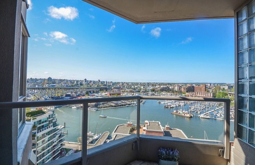 Kitsilano Apartment | Heart of Downtown Vancouver, Waterfront property