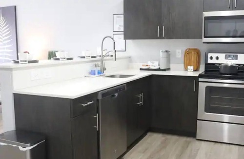 Dearborn Apartment | Heart of Downtown*Work Remote*300Mbps*W/D*Smart TV