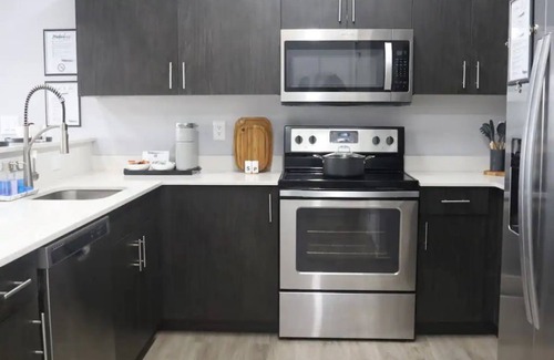 Dearborn Apartment | Heart of Downtown*Work Remote*300Mbps*W/D*Smart TV
