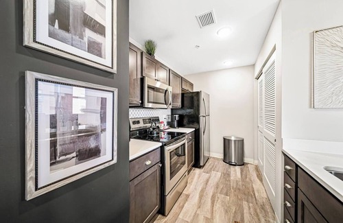 Playhouse Square Apartment | Heart of DT | View | POOL & STEAM | Playhouse View