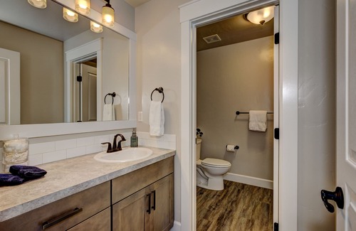 Eagle House | Heart of Eagle, 5 bedrooms + 2 miles to Greenbelt!