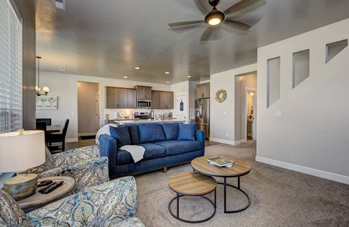 Eagle House | Heart of Eagle, 5 bedrooms + 2 miles to Greenbelt!