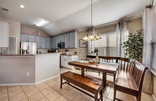 South Arlington House | Heart of Grand Prairie, 4BD with Pool & Game Room