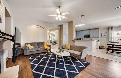 South Arlington House | Heart of Grand Prairie, 4BD with Pool & Game Room