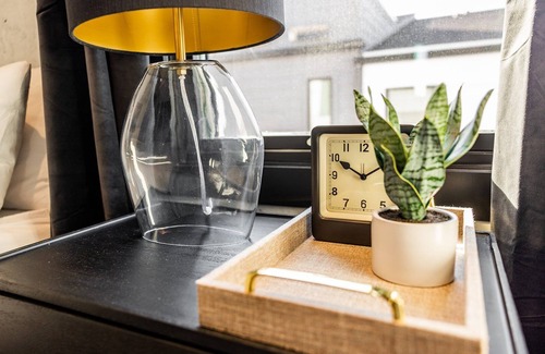 Edgehill Cottage | Heart of Gulch - 4 Min to Broadway - Designer Home