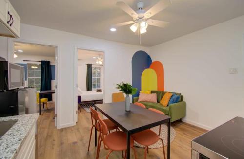Greater East End Apartment | Heart of Houston - 2-BD 1-BA with Grill
