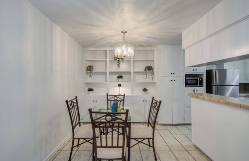Houston Apartment | Heart of Houston - 3-BD Apartment (30+ Nights)