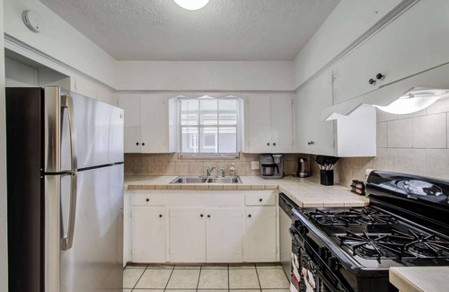 Houston Apartment | Heart of Houston - 3-BD Apartment (30+ Nights)
