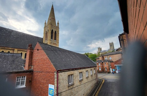 Lincoln House | Heart of Lincoln City, 3 bedrooms, sleeps 4 guests