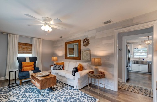 Mount Dora Apartment | Heart of Mount Dora Historic District, Walk Everywhere, UPSTAIRS Apartment Suite