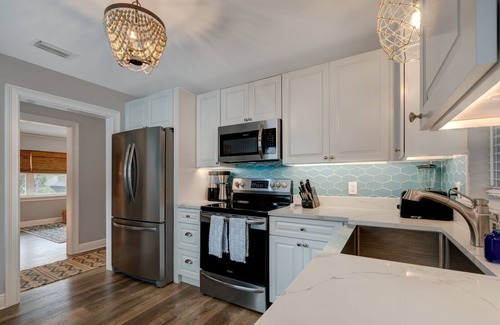 Mount Dora Apartment | Heart of Mount Dora Historic District, Walk Everywhere, UPSTAIRS Apartment Suite