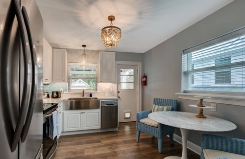 Mount Dora Apartment | Heart of Mount Dora Historic District, Walk Everywhere, UPSTAIRS Apartment Suite