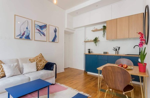 Paris City Center Apartment | Heart of paris Louvre, Palais Royal 1 bedroom, bail mobilité