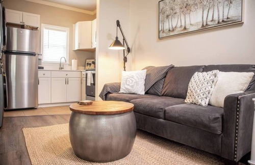 Montgomery Apartment | Heart of the City | Cozy Urban Getaway