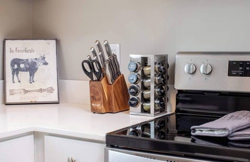 Montgomery Apartment | Heart of the City | Cozy Urban Getaway
