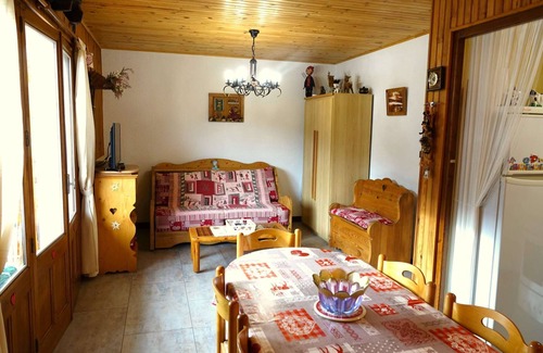 Le Grand-Bornand Apartment | Heart of Village and Slopes 5min away + Parking