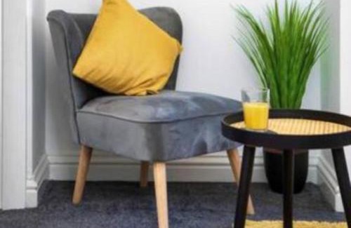 Selby Apartment | Heartwarming 3 BR Willow House with Free Parking