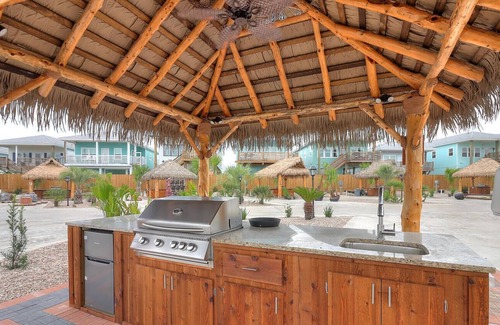 Port Aransas RV Rental | Heat Pool, In Town, Dog Park, Fishing, WIFI, Laundry Room, Walking Paths