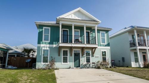 Sunnyside House | Heated and cooled pool home that sleeps 14 near beach!