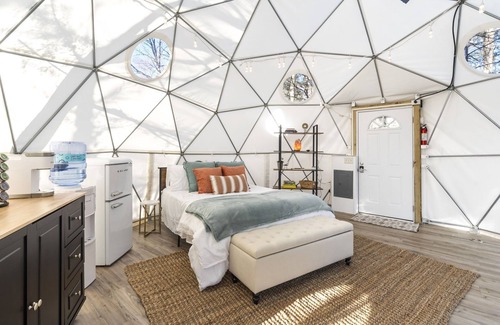 Eagle Rock RV Rental | Heated Dome | Private Hiking Trails | Campfires