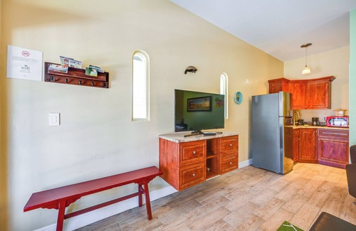 Naples Apartment | Heated Pool Access: Everglades Resort Retreat!