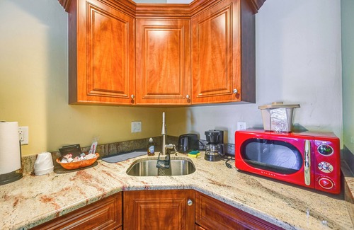 Naples Apartment | Heated Pool Access: Everglades Resort Retreat!