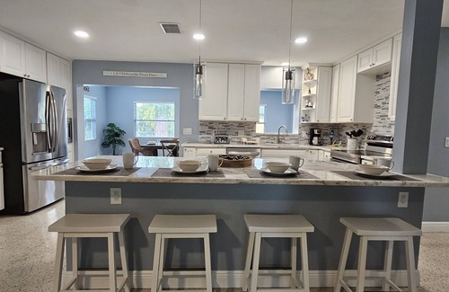 Largo House | HEATED POOL-BBQ-CORNHOLE GAME-NEAR BEACH/WATER PARK/DOWNTOWN/LAKE/PINELLAS TRAIL
