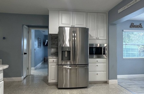Largo House | HEATED POOL-BBQ-CORNHOLE GAME-NEAR BEACH/WATER PARK/DOWNTOWN/LAKE/PINELLAS TRAIL