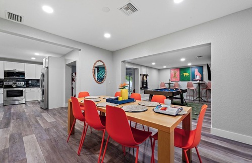 Clearwater House | Heated Pool BBQ, Fire Pit, Mini Golf, Outdoor Bowling, Playground, 5 Bedroom!