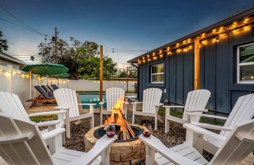 Clearwater House | Heated Pool BBQ, Fire Pit, Mini Golf, Outdoor Bowling, Playground, 5 Bedroom!