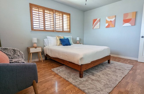 Timberwolf House | Heated Pool ❤️Central, Safe Area → Family Approved