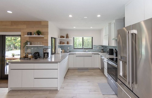 Fontainebleau House | Heated Pool Family-Friendly Near Miami Hotspot