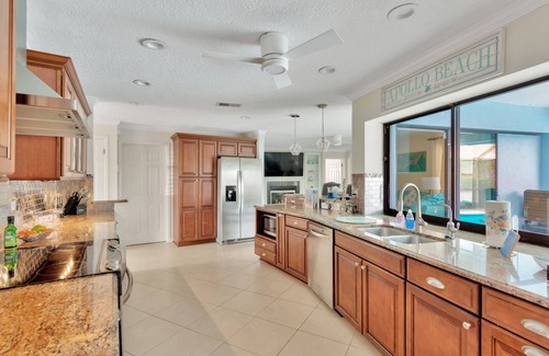Apollo Beach House | Heated pool for your holidays! 🍁🍂🍗🦃🎄🎅🏻🤶🏻