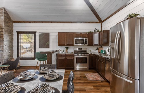 Broken Bow Cabin | Heated Pool|Hochatown adventure|Fun-Fam-Cabin!
