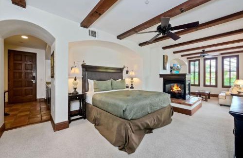 Carlsbad Apartment | Heated Pool & Hot Tub Access, Walk 2 Omni Resort, Free Parking, Wi-Fi, Washer & Dryer