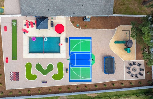 Mooresville House | Heated Pool, Hot tub, Epic Kids Room, Pickleball/Basketball, Mini Golf, Fire Pit