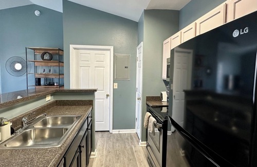 Seminole Condo | Heated Pool🏊‍♂️Madeira Beach 5min Drive🏖🍹Grill🔥Tennis Court🎾