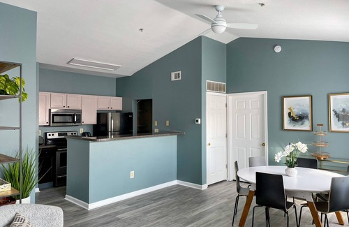Seminole Condo | Heated Pool🏊‍♂️Madeira Beach 5min Drive🏖🍹Grill🔥Tennis Court🎾