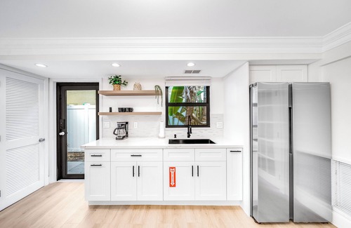 Downtown Fort Lauderdale House | Heated Pool! Massive Gem+Close To Beach & Shops!