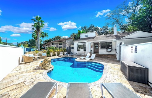 Downtown Fort Lauderdale House | Heated Pool! Massive Gem+Close To Beach & Shops!
