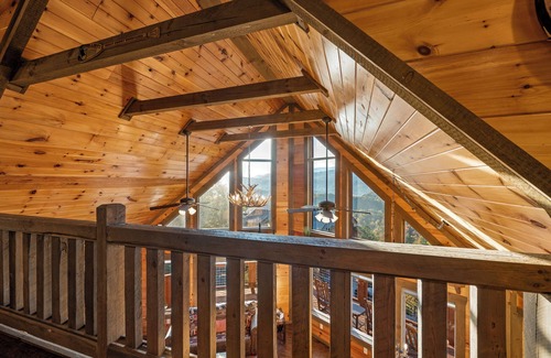 Gatlinburg - Pigeon Forge Cabin | Heated Pool · Mtn View · Hot Tub · Games · Pets