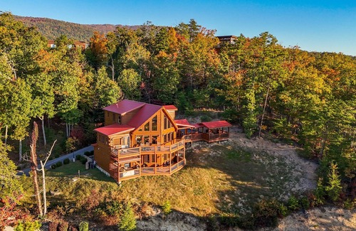Gatlinburg - Pigeon Forge Cabin | Heated Pool · Mtn View · Hot Tub · Games · Pets