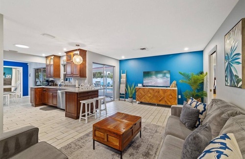 Bradenton House | Heated Pool, Near Anna Maria Island and IMG, 4 bdrms, 3 baths, 14 guests