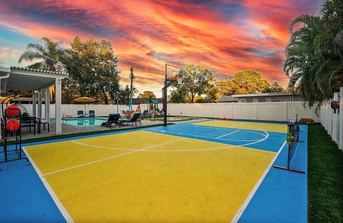 Largo House | Heated Pool, Pickleball, Sports court 5min DT