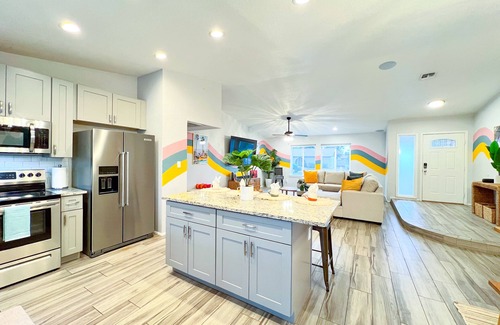 Chandler House | Heated Pool + Putting Green + 2 Car Garage