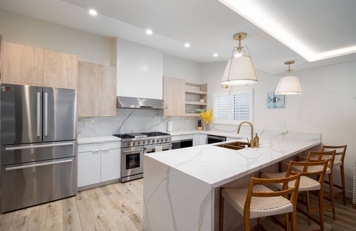 Bay Park House | Heated Pool | Spa | Sauna | Cold Plunge | Bay Views | Fire Pit